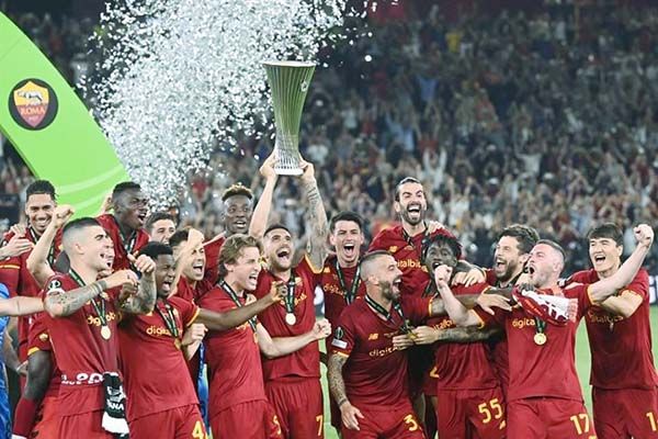 Roma, primer campeón de la Conference League
