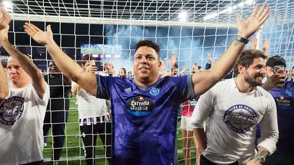 RONALDO NAZÁRIO: EL FENÓMENO CELEBRÓ CON SU VALLADOLID EL ASCENSO A LALIGA