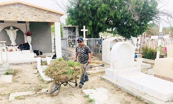 En Sabinas se aplica «Panteones limpios»