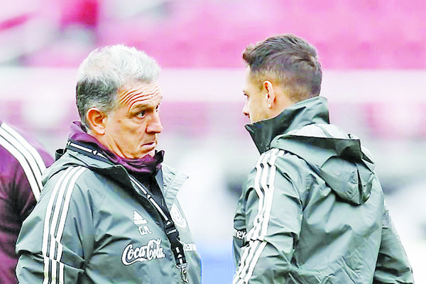 Reportan que ‘Chicharito’ se disculpó con Martino