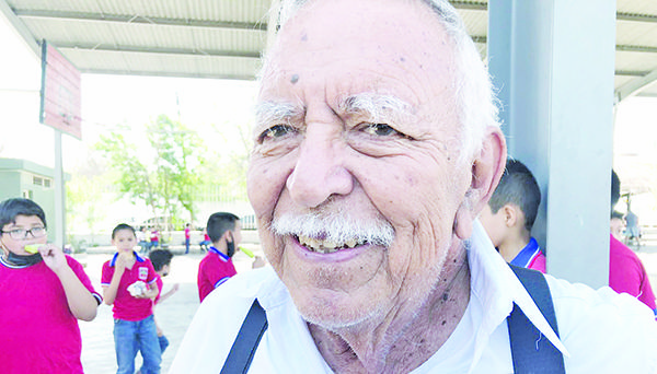 Festejan con alegría a Director de El Socorro