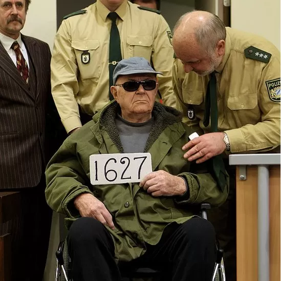 Condenan a un guardia nazi de 101 años a 5 años de prisión por complicidad en asesinatos