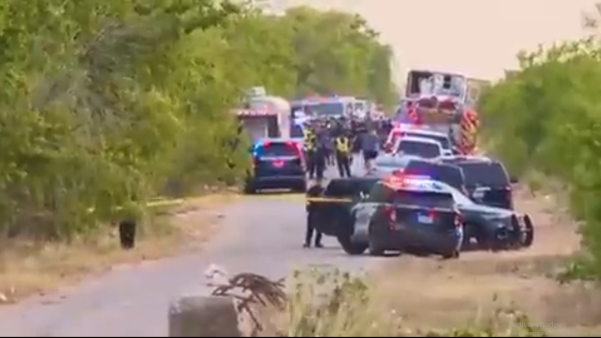 Tragedia en Texas: encuentran tráiler con al menos 40 migrantes muertos (VIDEO)
