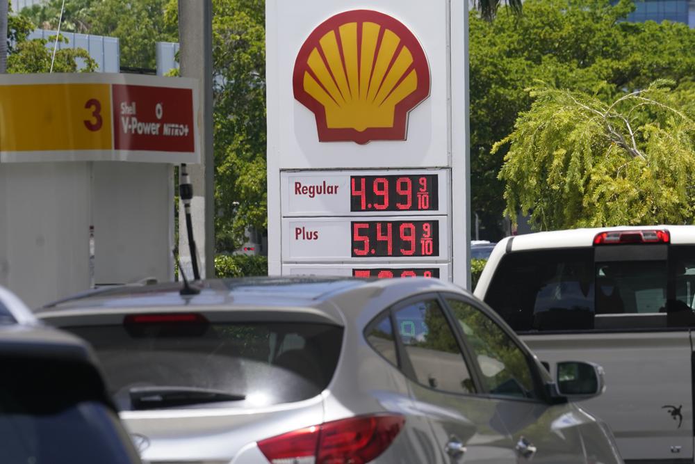 El plan de Biden para bajar el precio de la gasolina en EU