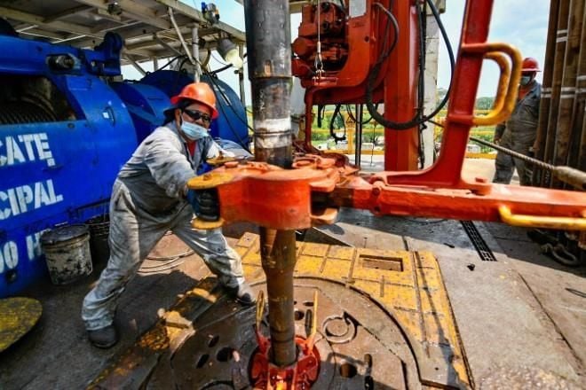 Recibe Pemex 5,400 mdd extra por alza del crudo