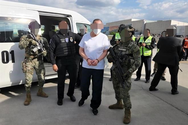 Ingresan a César Duarte a penal en Chihuahua