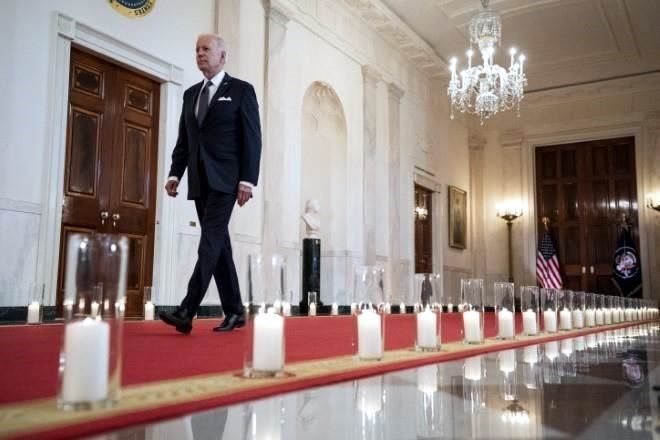 Pide Biden prohibir venta de armas AR-15 y AK-47 en EU
