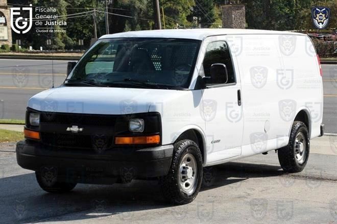Espiaban funcionarios de PGJ desde camioneta
