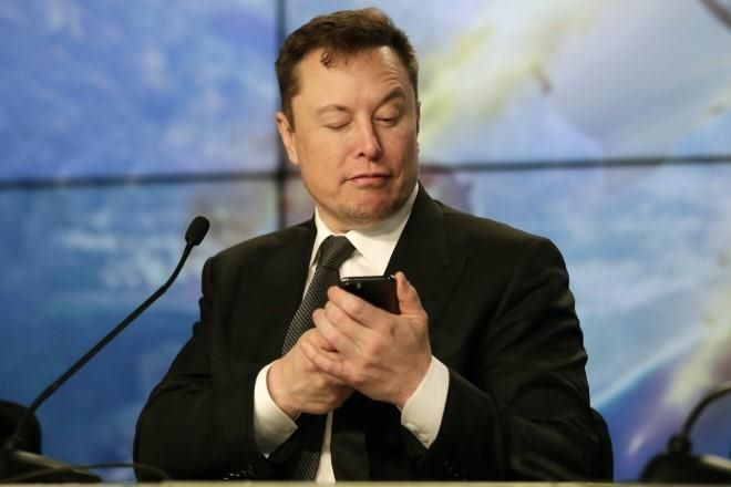 Busca Musk recortar 10% de empleos en Tesla