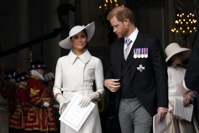 Enrique y Meghan se ‘roban’ misa de Jubileo… sin Isabel II