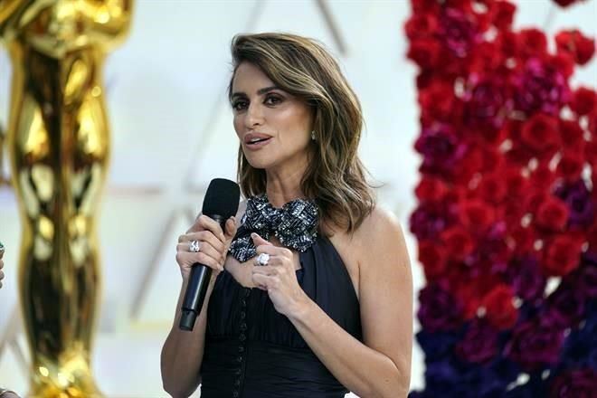 Recibe Penélope Cruz Premio Nacional de Cinematografía 2022