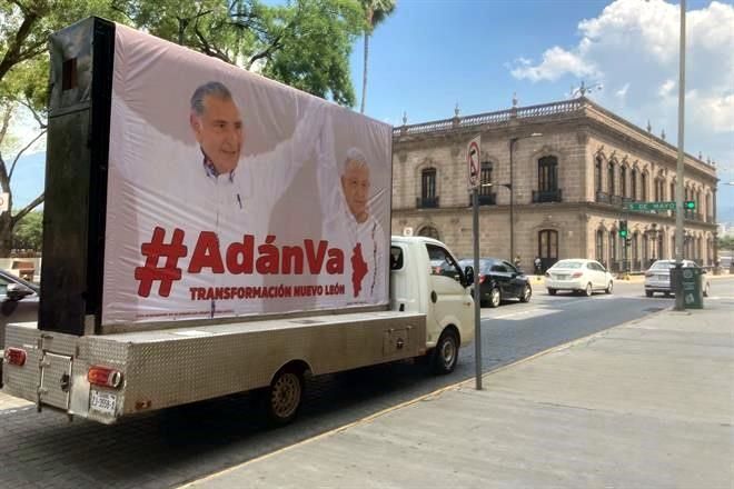 Va Adán Augusto sobre ruedas