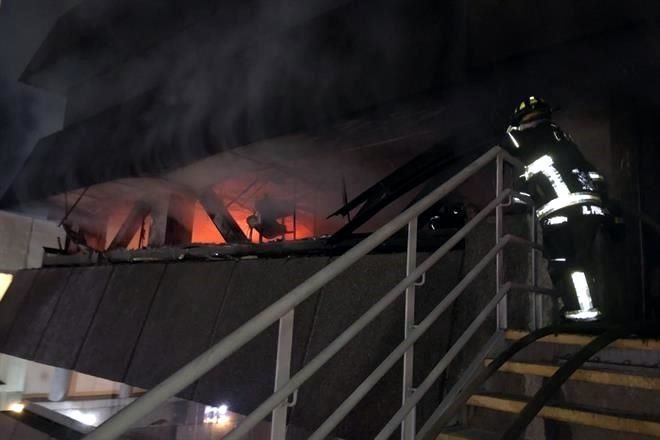 Se incendia edificio de Secretaría de Obras en BJ