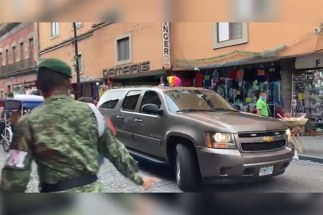 Recibe AMLO a Kerry en Palacio Nacional