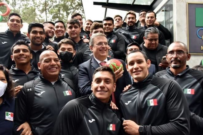Ilusiona a Ebrard albergar JO; ‘si autoriza AMLO, empezamos’