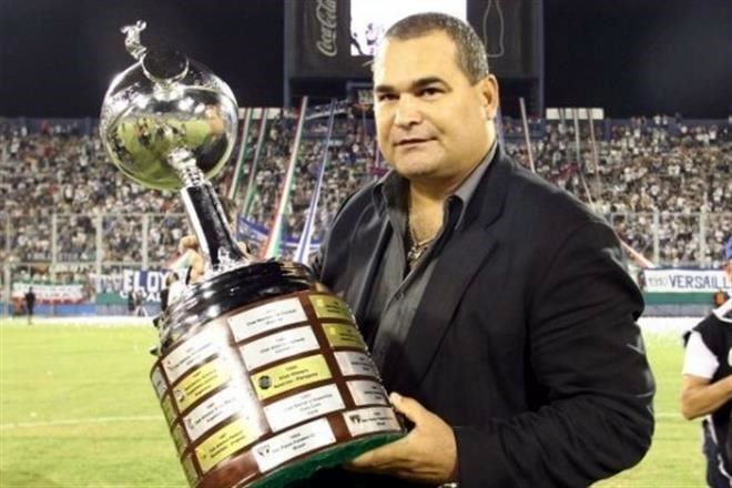 Anuncia Chilavert candidatura presidencial
