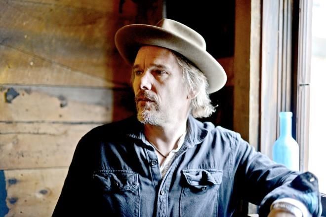 Acepta Ethan Hawke llamada del mal en ‘Teléfono Negro’