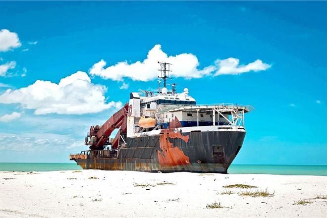 Abandonan buque de Oceanografía