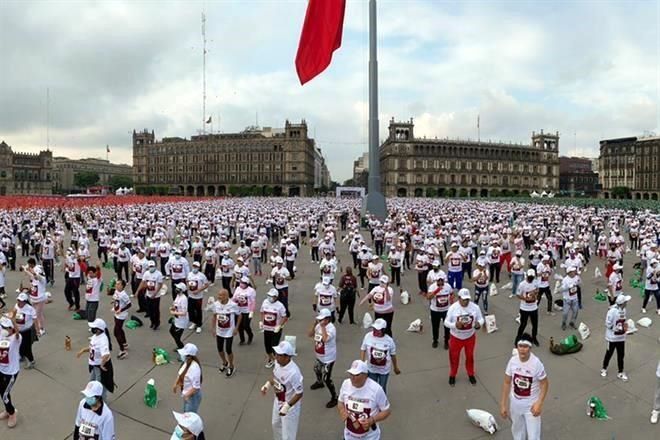 Rompe CDMX récord Guinness con clase masiva de box