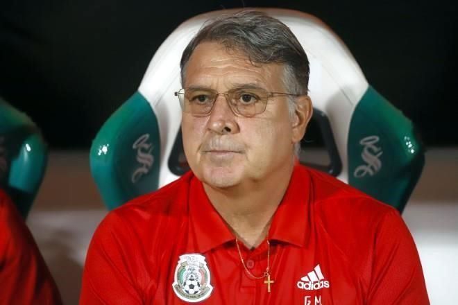 Recomiendan a Martino convocar a ‘Chicharito’