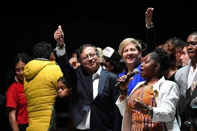Reconoce Petro a jóvenes y mujeres por triunfo en Colombia