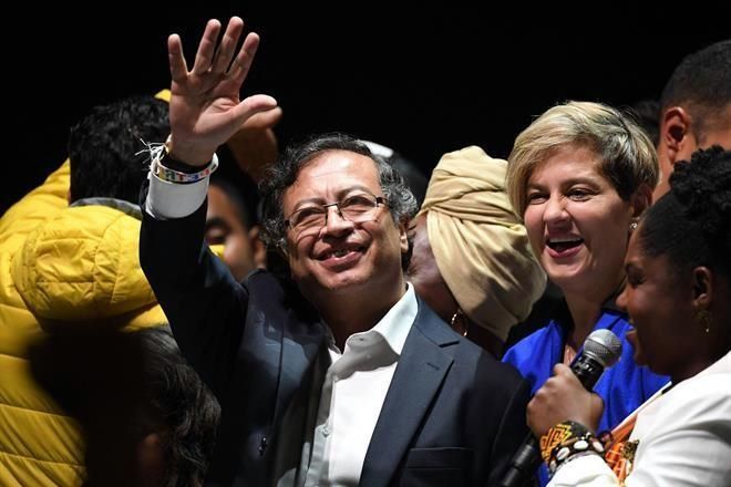 Forma Petro alianza con Partido Liberal de César Gaviria