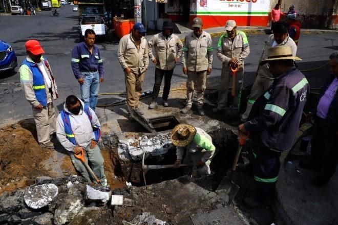 Temen daño en cimientos por fuga de 3 meses en Coyoacán