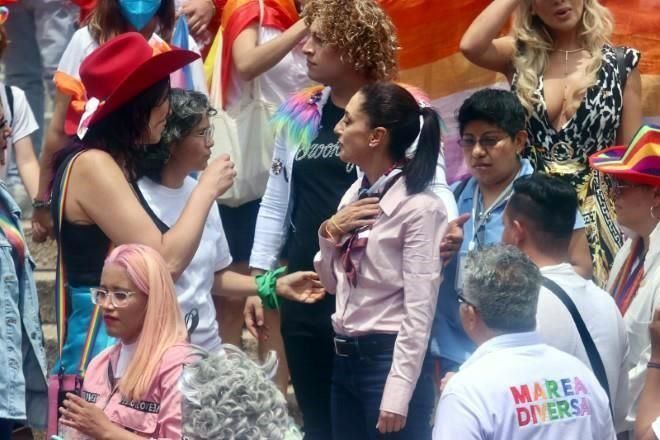 Abuchean a Sheinbaum en Marcha del Orgullo LGBT+