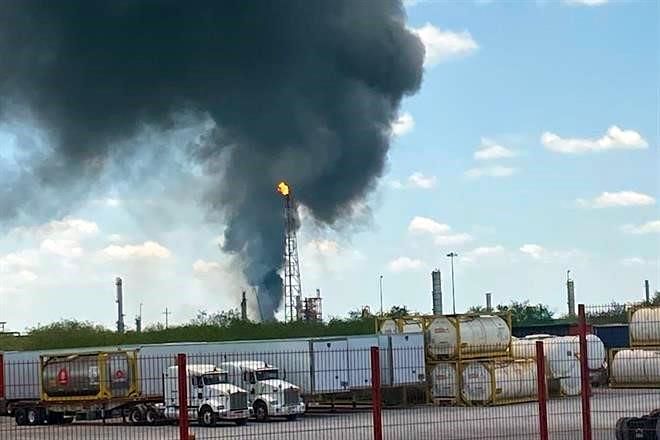Reportan incendio en la Refinería de Cadereyta