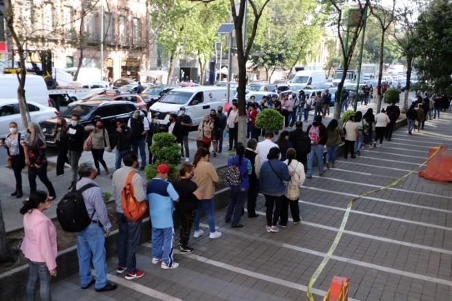 Si constancia fiscal complica las cosas, que se quite.- AMLO