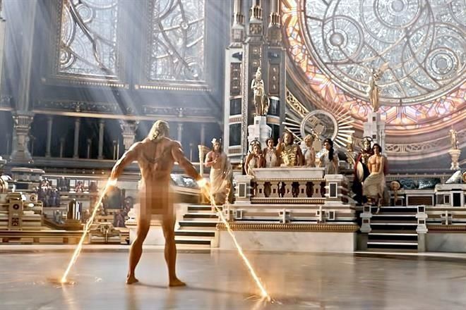 Junta Chris Hemsworth sus dos cosas más preciadas en ‘Thor’