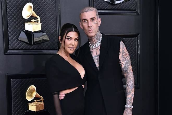 Hospitalizan de emergencia a Travis Barker; piden oraciones
