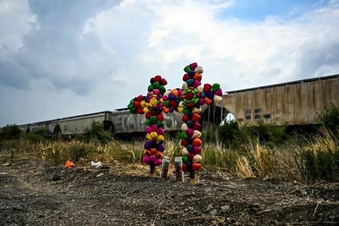Mueren dos migrantes más de tráiler de Texas; van 53