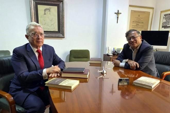 Dialoga Petro con Álvaro Uribe en Bogotá