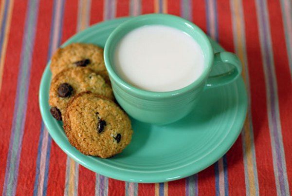 Qué pasa si cenas leche con galletas diario