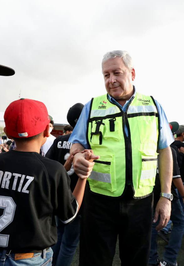 Arranca Chema Fraustro rehabilitación de canchas del Jesús Carranza