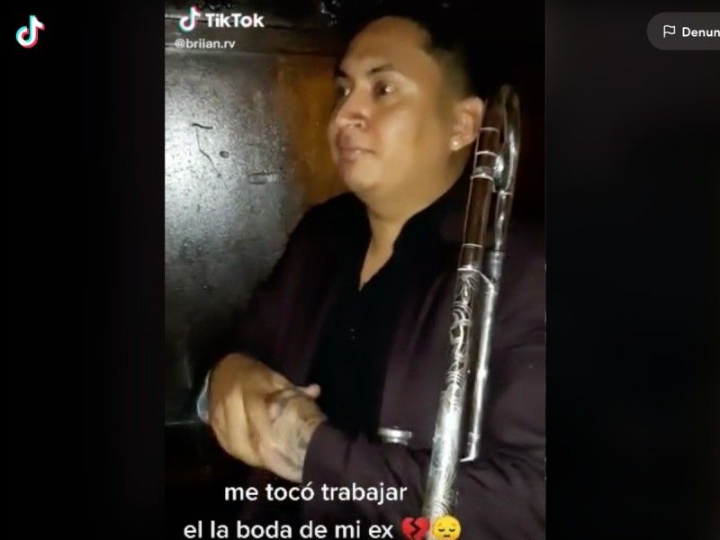 Triste canción de amor: músico toca en la boda de su exnovia
