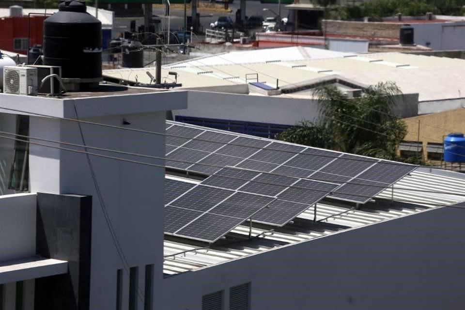 Deja 40% luz cara y migra a la solar