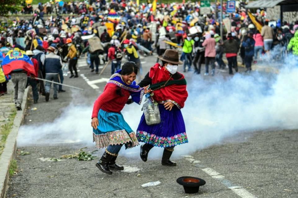Indígenas en Ecuador intentan irrumpir en Congreso