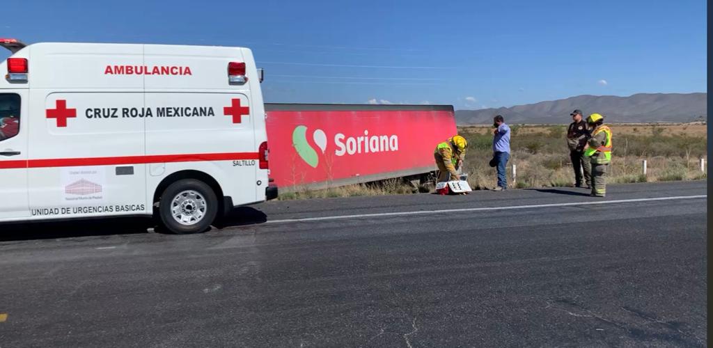 Se impacta contra tráiler y muere calcinado