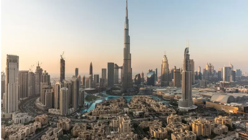 La dinastía bin Sultan, los controvertidos jeques que transformaron a Emiratos Árabes en un poder global