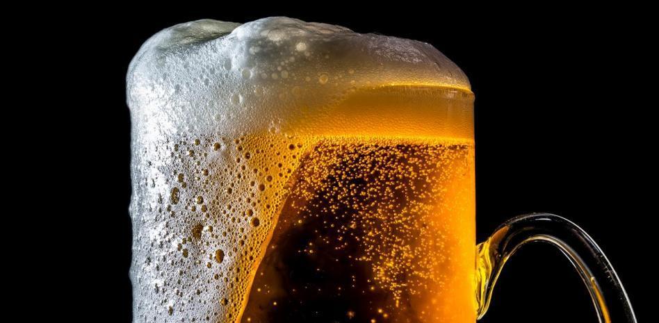 Qué le pasa a la cerveza cuando la metes al congelador