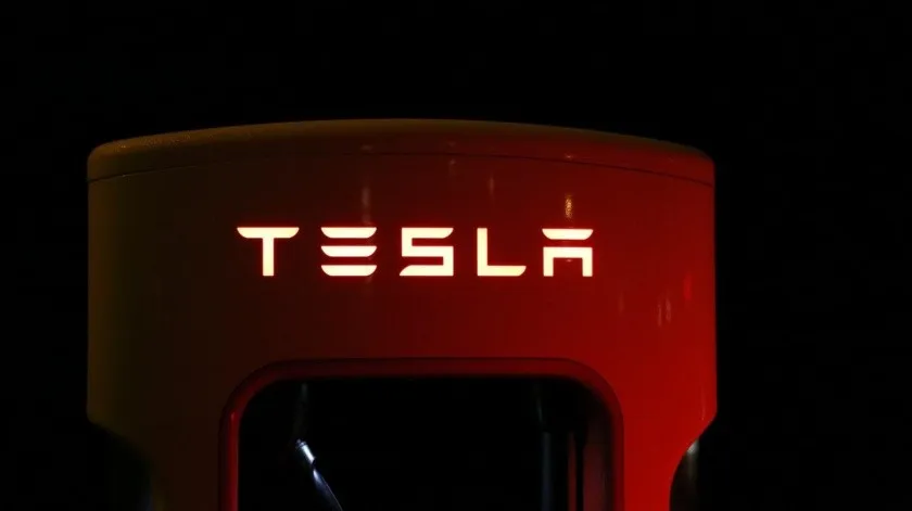 Tesla despidió a 200 empleados luego del cierre de una de sus oficinas en California