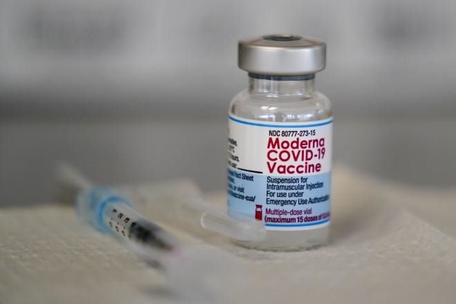Avala FDA vacunas de Moderna y Pfizer para bebés