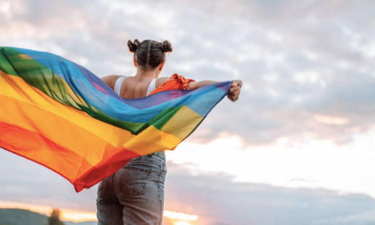 ¿Qué significan las siglas LGBTTTIQA+ y qué son cada una de las letras?