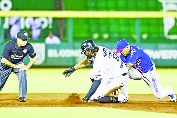 GRAN DUELO DE PITCHEO Y LEONES EMPATA SERIE