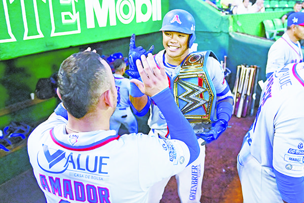 PITCHEO MANDA Y RUSSELL RESUELVE DE NUEVO