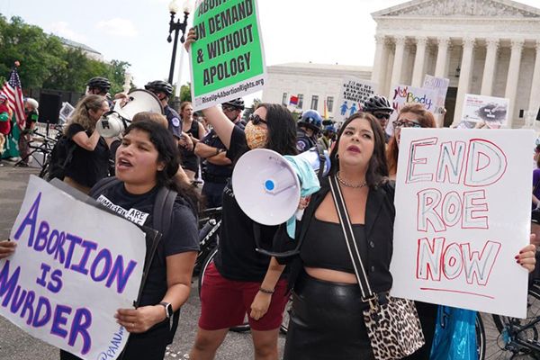 Corte Suprema de EU revoca derecho constitucional al aborto