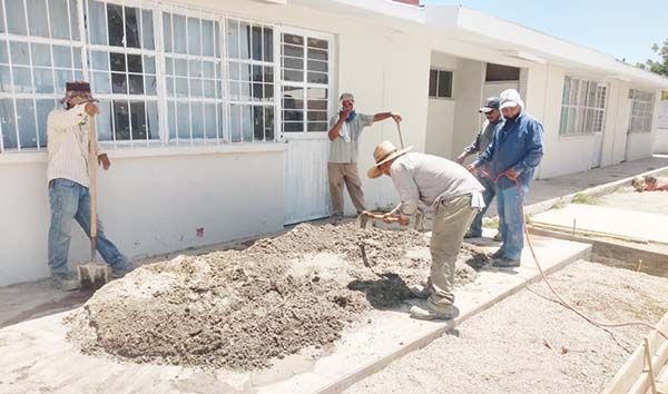 Rehabilita Beto Villarreal banquetas en primarias