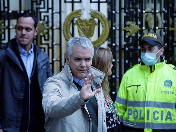 Ordenan arresto domiciliario del presidente Iván Duque
